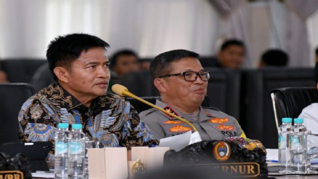 Penjabat Gubernur Sumatera Utara Hassanudin saat memimpin rapat koordinasi persiapan Aquabike Jetski World Championship 2023, di Medan, Sabtu. (ANTARA/HO-Humas Pemprov Sumut)