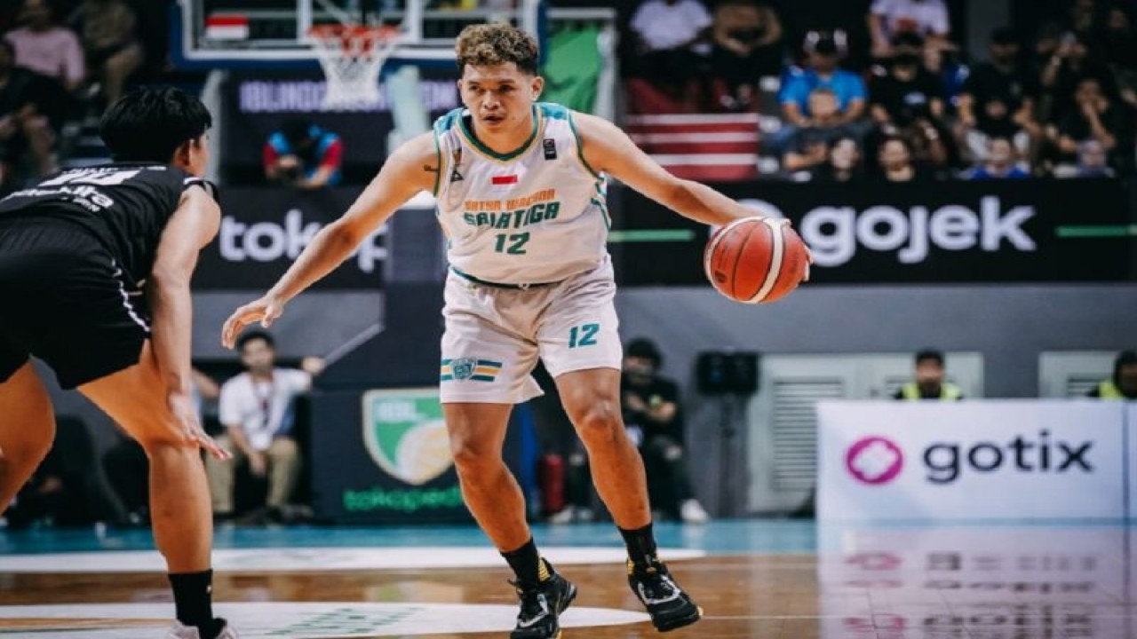 Pemain Satya Wacana Salatiga Henry Lakay. ANTARA/HO-IBL