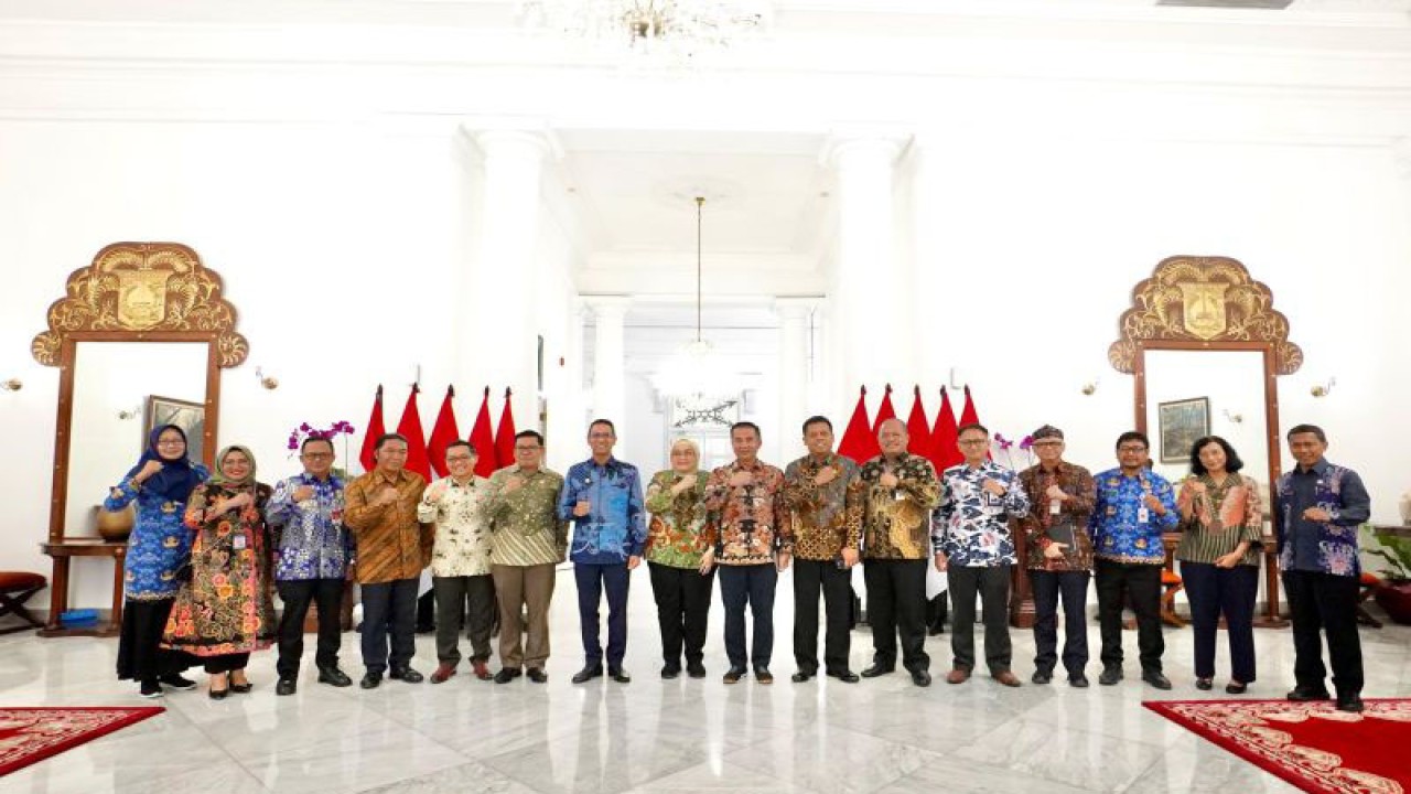 Peserta High Level Meeting (HLM) Tim Pengendalian Inflasi Daerah (TPID) yang dilaksanakan di Balai Agung Provinsi DKI Jakarta, Rabu (29/11/2023). ANTARA/HO-NFA