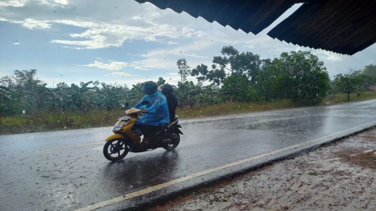 Ilustrasi hujan. (ANTARA/Muhamad Nurman)