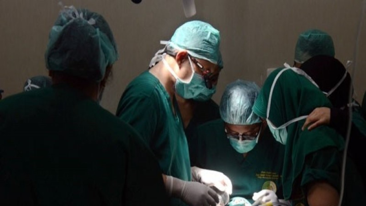 Ilustrasi - Operasi bedah (ANTARA FOTO/Sahrul Manda Tikupadang)
