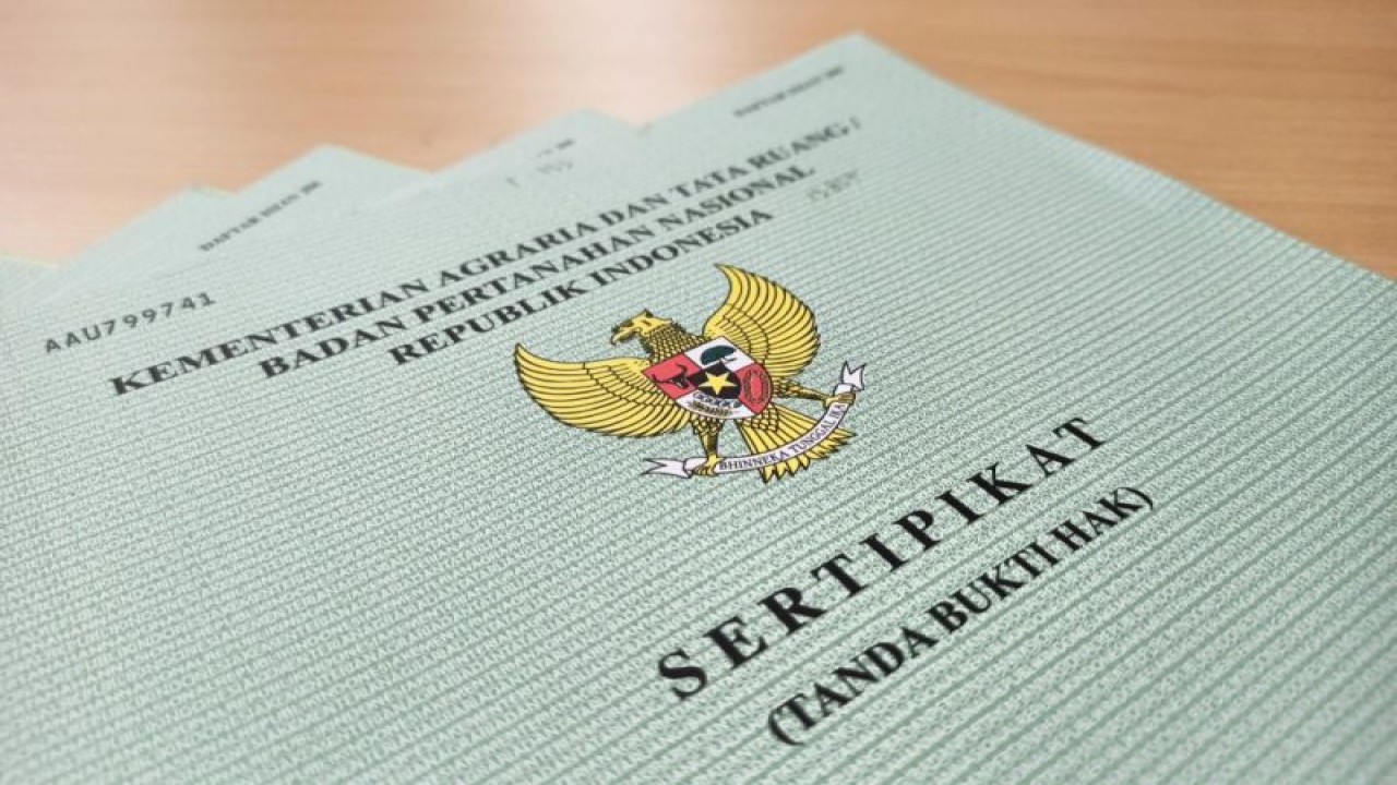 Ilustrasi - Sertifikat tanah. (ANTARA/HO-PLN)