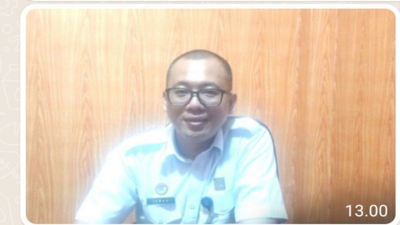 Kepala Seksi Teknologi Informasi dan Komunikasi Kantor Imigrasi Kelas I Tempat Pemeriksaan Imigrasi Banjarmasin, Kalimantan Selatan Muhammad Ikramsyah. ANTARA/Arianto