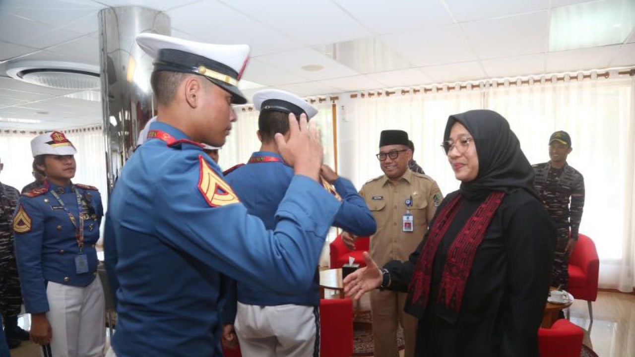 Bupati Banyuwangi Ipuk Fiestiandani menerima kunjungan 190 Taruna dan Taruni AAL di Kantor Pemkab Banyuwangi, Jatim. Selasa (21/11/2023) ANTARA/HO-Humas Pemkab Banyuwangi