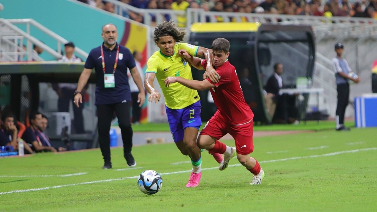 Timnas Iran U-17 saat berhadapan dengan Brasil U-17 di laga perdana Grup C Piala Dunia U-17 2023/ist  