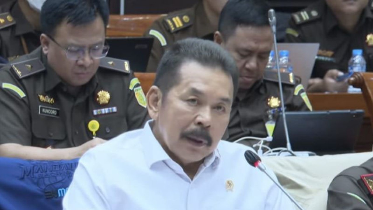 Tangkapan layar - Jaksa Agung RI Sanitiar Burhanuddin dalam rapat kerja bersama Komisi III DPR RI yang membahas persiapan pengamanan dan penegakkan hukum Pemilu 2024 di Kompleks Parlemen, Senayan, Jakarta, Kamis (16/11/2023). ANTARA/Melalusa Susthira K