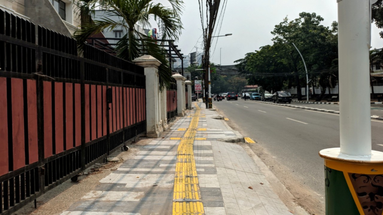 Sudin Bina Marga Jakarta Selatan Agus telah menyelesaikan penataan trotoar di sejumlah titik, termasuk di Kelurahan Petogogan dan Tebet Barat. ANTARA/HO-Pemkot Jaksel