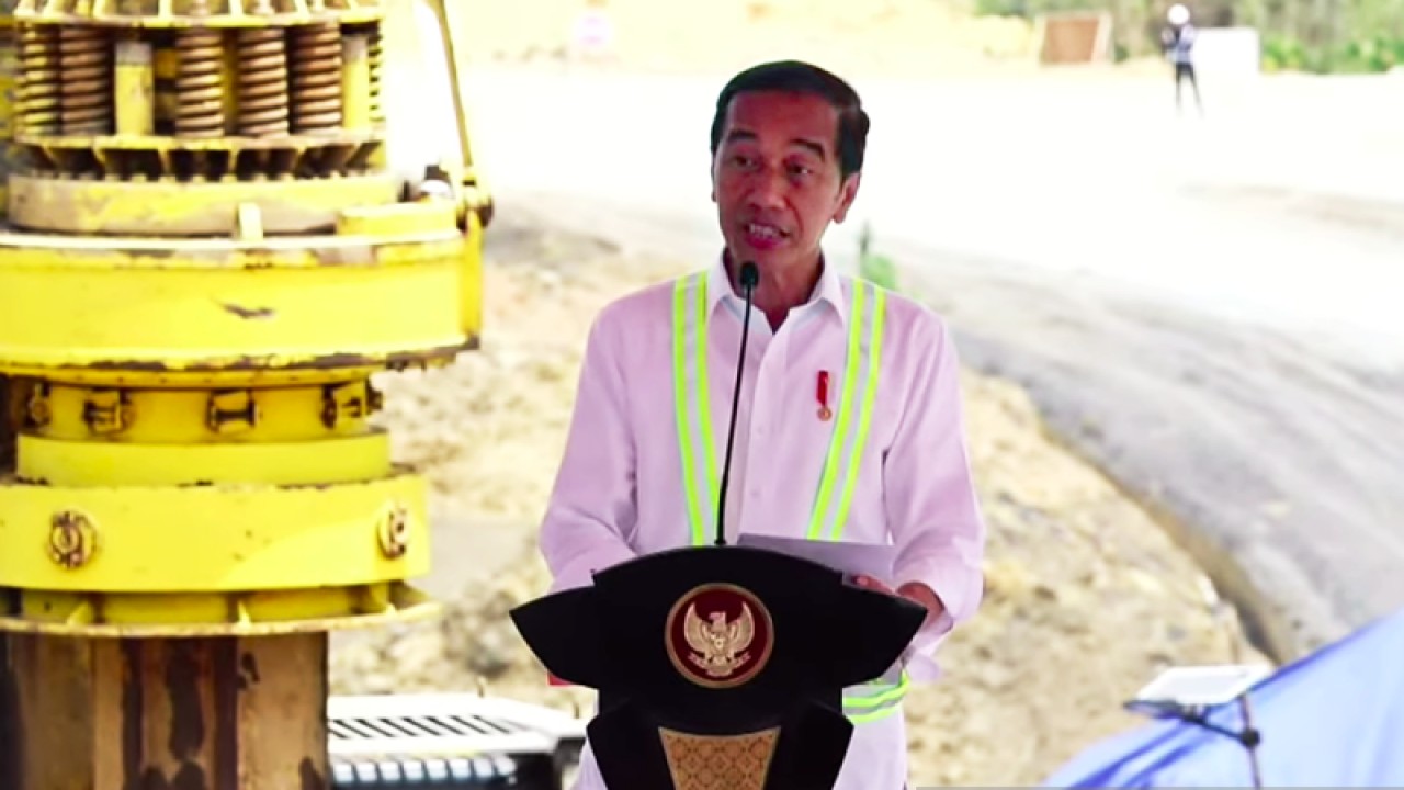 Tangkapan layar siaran Presiden Joko Widodo memberikan sambutan pada acara peletakan batu pertama pembangunan rumah sakit swasta di Ibu Kota Nusantara (IKN) di Provinsi Kalimantan Timur, Rabu (1/11/2023). (ANTARA/Indra Arief/aa)