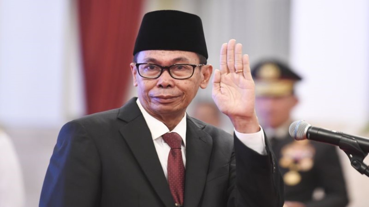 Ketua sementara KPK Nawawi Pomolango bersiap mengucap sumpah jabatan Ketua KPK di Istana Negara, Jakarta, Senin (27/11/2023). (ANTARA FOTO/Hafidz Mubarak A/YU)