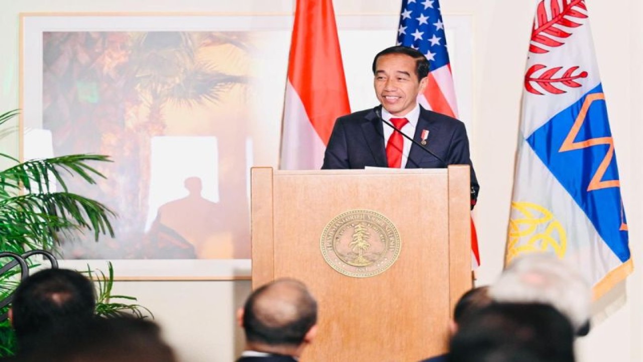 Presiden Joko Widodo menyampaikan kuliah umum di Universitas Standford, San Francisco, pada Rabu (15/11/2023). ANTARA/HO-Biro Pers Sekretariat Presiden