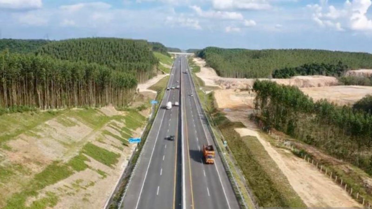 Sebanyak 56.000 kendaraan per hari melintas di Jalan Tol Trans Sumatera (JTTS). ANTARA/HO-Hutama Karya