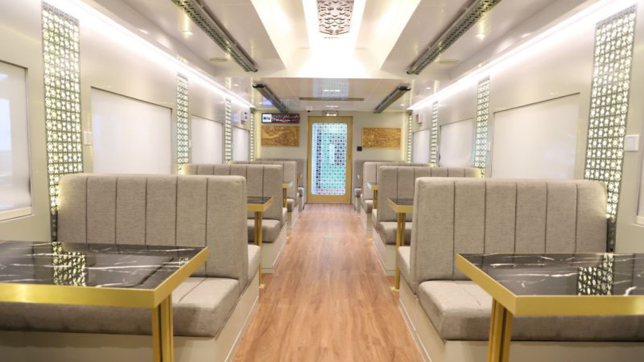 Ilustrasi Kereta Makan bernuansa Suite Class pada rangkaian KA Bima relasi Gambir - Surabaya Gubeng. (ANTARA/HO-PT KAI)