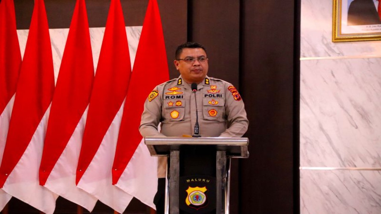 Kabag Binkar Ro SDM Polda Maluku AKBP Romi Agus Ryansah, di Ambon, Selasa. (ANTARA/Winda Herman)