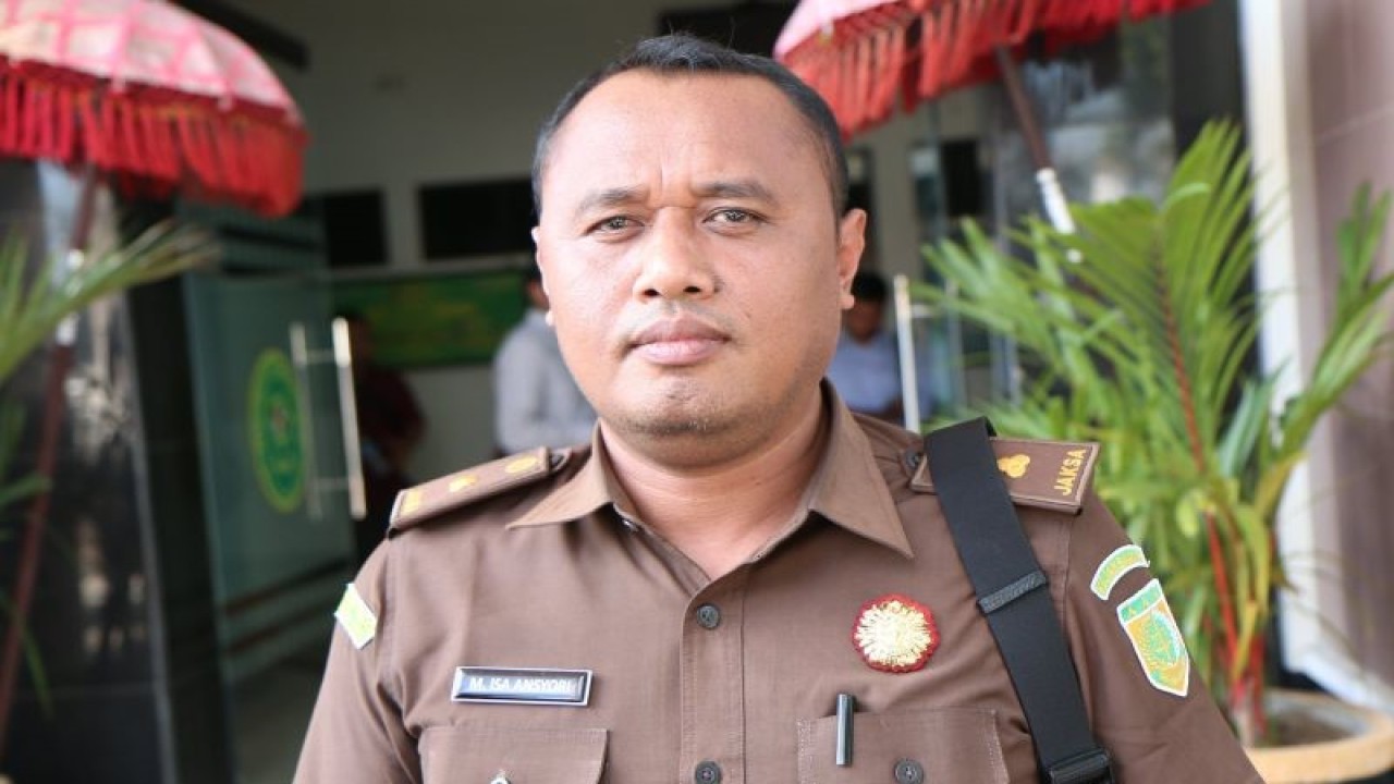 Kasi Pidsus Kejari Lombok Timur Isa Ansyori. (ANTARA/Dhimas B.P.)