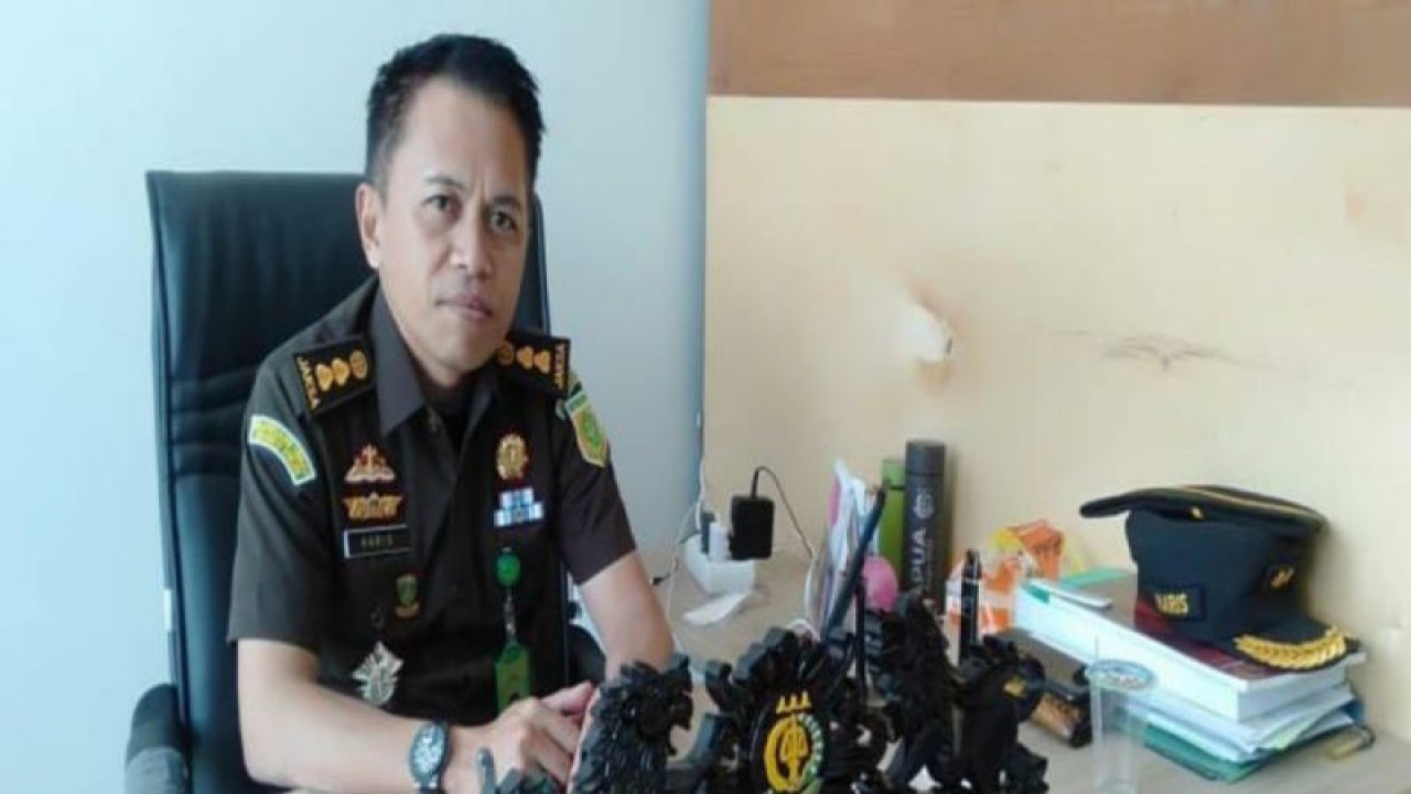 Plt Kasipenkum Kejati Sulteng Abdul Haris memberikan keterangan kepada Wak media terkait penanganan kasus korupsi di Sulawesi Tengah. ANTARA/HO-Kejati Sulteng