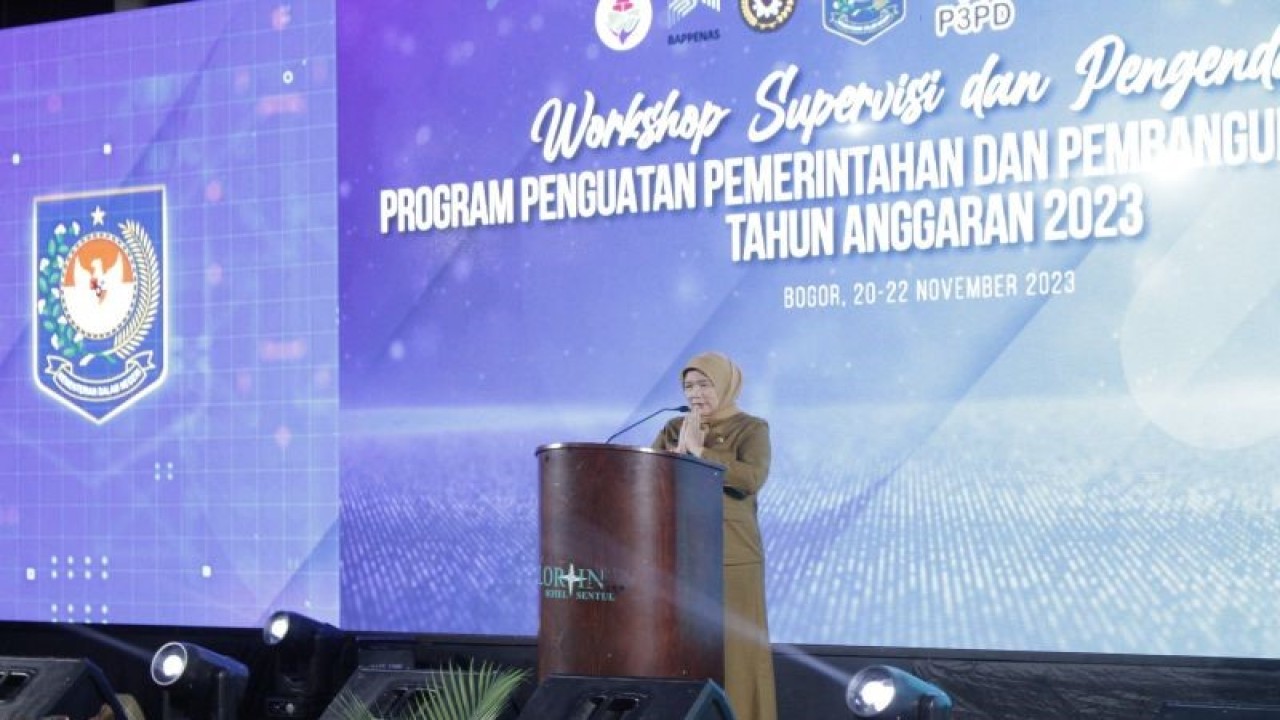 Ditjen Bina Pemerintahan Desa Kementerian Dalam Negeri saat menutup kegiatan "Workshop Supervisi dan Pengendalian P3PD" di Sentul, Bogor, Selasa (21/11/2023). (ANTARA/HO-Puspen Kementerian Dalam Negeri)