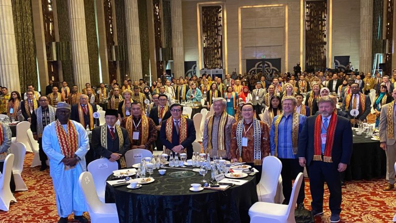 Pembukaan Konferensi Internasional Literasi Keagamaan Lintas Budaya "Martabat Manusia dan Supremasi Hukum untuk Masyarakat yang Damai dan Inklusif" yang digelar oleh Kementerian Hukum dan HAM bekerja sama dengan Leimena Institute di Jakarta Pusat, Senin (13/11/2023). (ANTARA/Fath Putra Mulya)