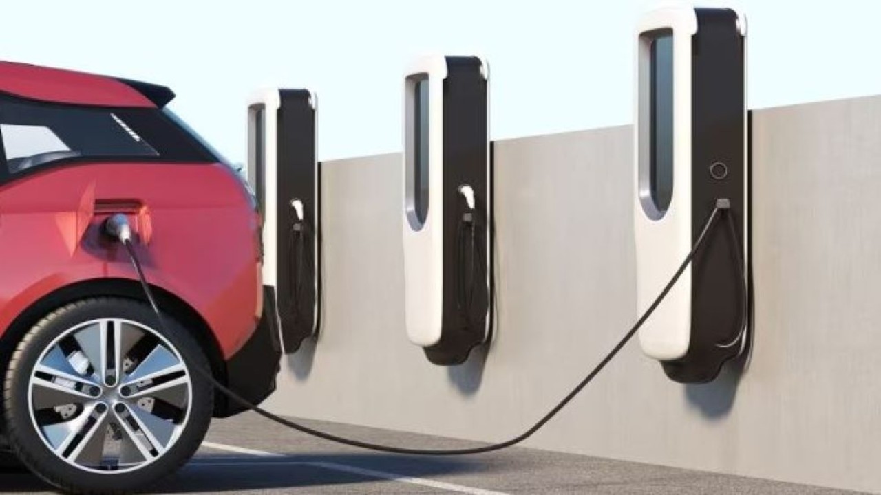 LG Electronics Co., memperlihatkan pengisi daya lambat yang dipasang di dinding 11 kilowatt milik perusahaan yang akan dirilis di Amerika Serikat (AS) pada paruh pertama 2024. (Istimewa/Yonhap)