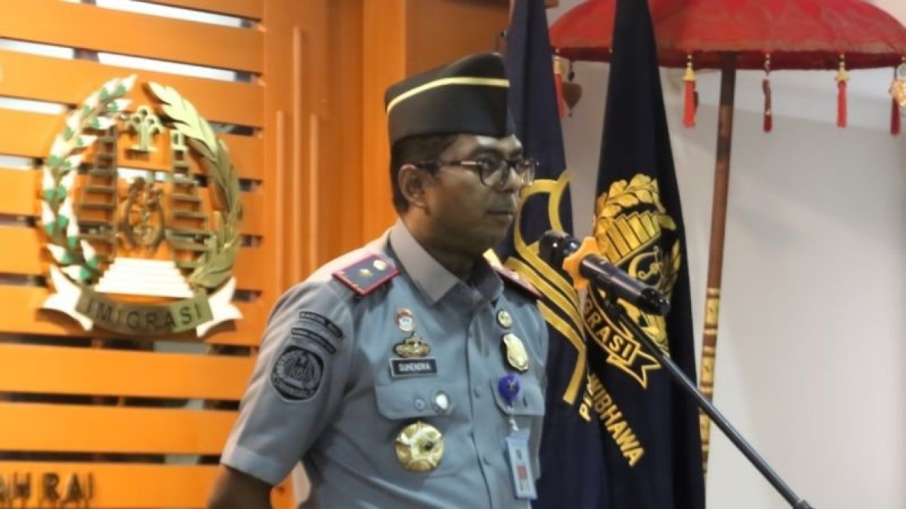 Kepala Kantor Imigrasi Ngurah Rai Bali Suhendra di Denpasar, Senin (27/11/2023) ANTARA/HO-Imigrasi Ngurah Rai