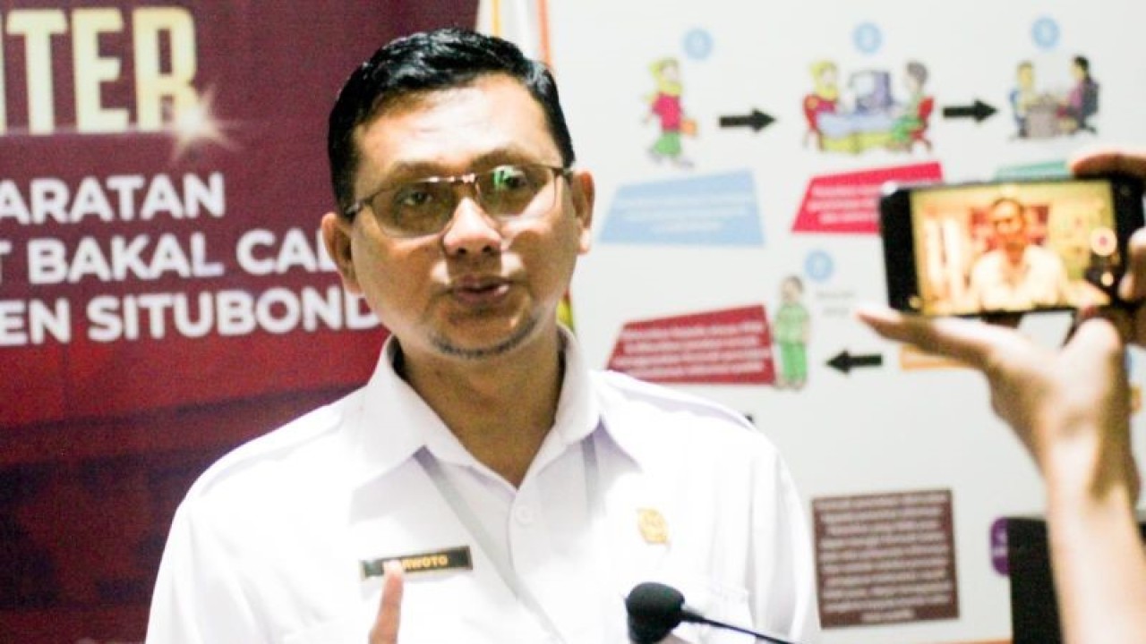 Ketua KPU Kabupaten Situbondo, Jawa Timur, Marwoto. ANTARA/Novi Husdinariyanto