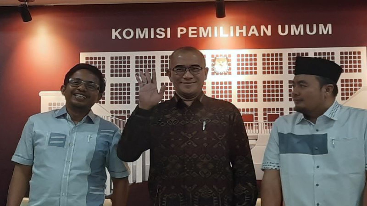 Ketua KPU RI Hasyim Asy'ari dalam konferensi pers penetapan pasangan calon presiden dan wakil presiden Pemilu 2024 di Kantor KPU RI, Jakarta, Senin (13/11/2023). (ANTARA/Narda Margaretha Sinambela)