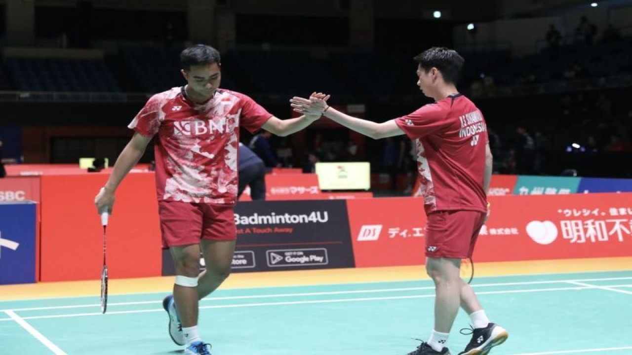 Arsip - Ganda putra Kevin Sanjaya Sukamuljo/Rahmat Hidayat melalui babak kualifikasi Kumamoto Masters 2023, dengan mengalahkan pasangan Chiang Chien Wei/Wu Hsuan Yi asal Taiwan dengan dua gim langsung 21-13, 21-13, Selasa. (ANTARA/HO-PP PBSI)