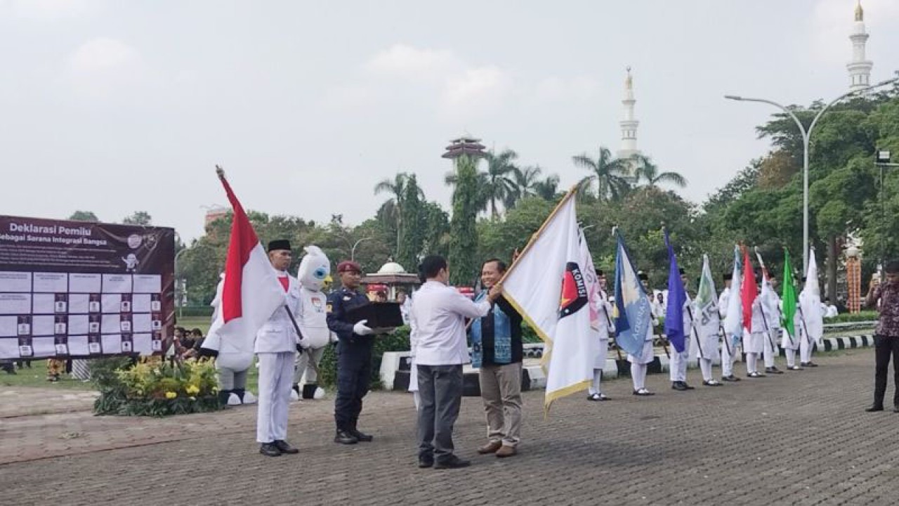 Kirab pemilu 2024 di Lapangan Tegar Beriman, Cibinong, Kabupaten Bogor, Jawa Barat, Senin (13/11/2023). ANTARA/M Fikri Setiawan.