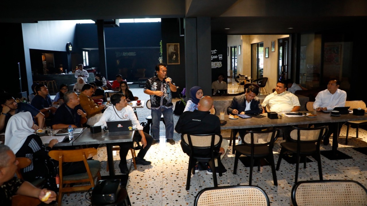 KPI Pusat menggelar forum bertajuk sosialisasi draft peraturan bersangkutan bersama asosiasi TV dan radio serta lembaga penyiaran berjaringan di Jakarta, Senin (13/11/2023).