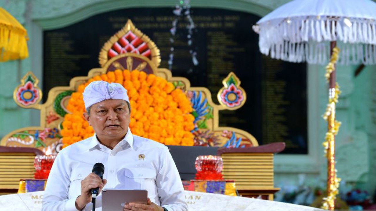 Kepala BNPT Komjen Pol. Rycko Amelza Dahniel menyampaikan sambutan saat peringatan 21 tahun tragedi bom Bali di Monumen Bom Bali, Badung, Bali, Kamis (12/10/2023). (ANTARA FOTO/Fikri Yusuf/Spt)
