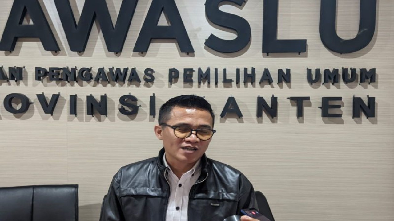 Koordinator divisi (Kordiv) penanganan pelanggaran Bawaslu Banten Badrul Munir, di Serang, Banten. ANTARA/Desi Purnama Sari.