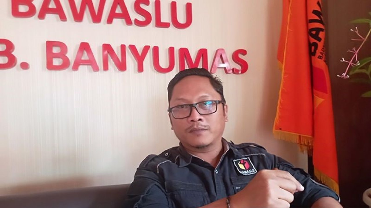 Koordinator Divisi Penanganan Pelanggaran, Data, dan Informasi Bawaslu Kabupaten Banyumas Yon Daryono. ANTARA/Sumarwoto