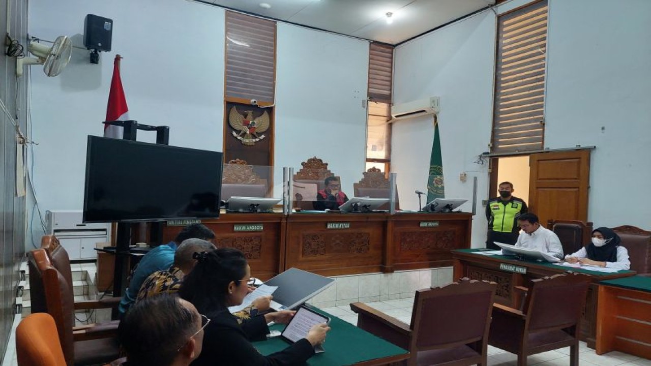 Hakim Tunggal Alimin Ribut Sujono memimpin sidang praperadilan yang diajukan Syahrul Yasin Limpo (SYL) terhadap KPK di Pengadilan Negeri Jakarta Selatan, Senin (6/11/2023). ANTARA/Muhammad Ramdan