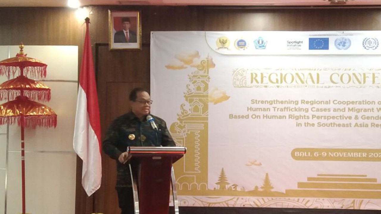 Penjabat Gubernur Bali Sang Made Mahendra Jaya memberikan sambutan di sela Konferensi Regional ASEAN terkait TPPO di Kuta, Kabupaten Badung, Bali, Selasa (7/11/2023) ANTARA/Dewa Ketut Sudiarta Wiguna