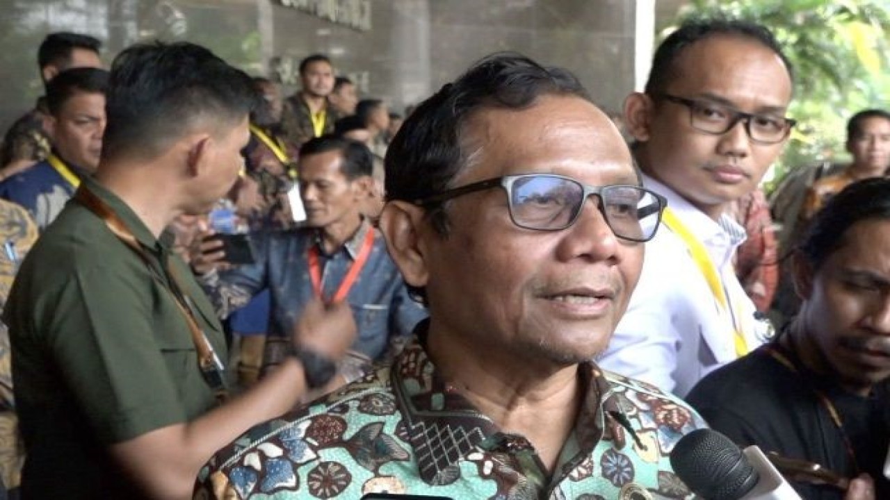 Menko Polhukam Mahfud Md usai menghadiri Rakornas Penyelenggara Pemilu Tahun 2023 di Jakarta, Rabu (8/11/2023). ANTARA/Narda Margaretha Sinambela