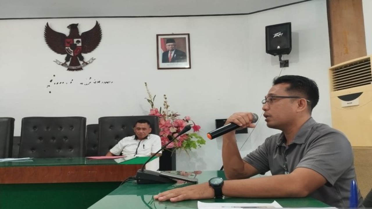 Manager PLN UP3 Tolitoli Hardi, di Manado, Kamis (30/11/2023). ANTARA/Nancy L Tigauw.