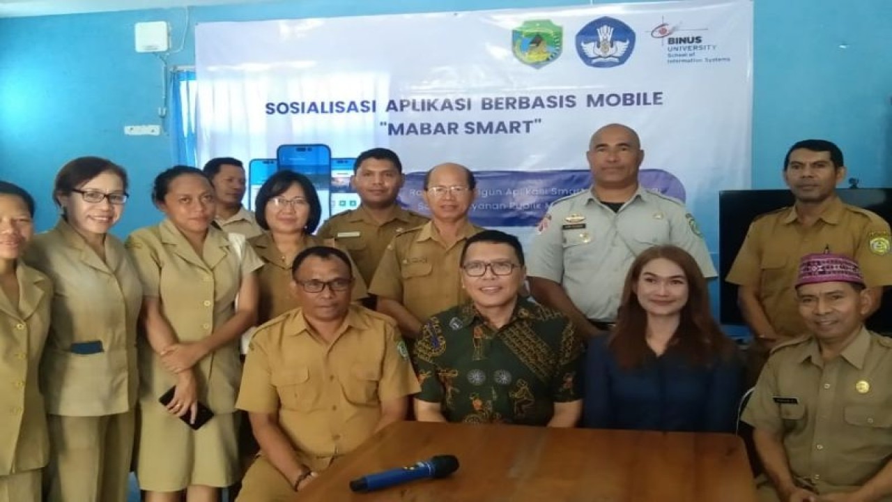 Sosialisasi pemanfaatan aplikasi Smart City berbasis mobile bernama Mabar Smart di Kantor Dinas Kominfo Manggarai Barat, NTT, Selasa (14/11/2023). (ANTARA/Dokumentasi Pribadi)