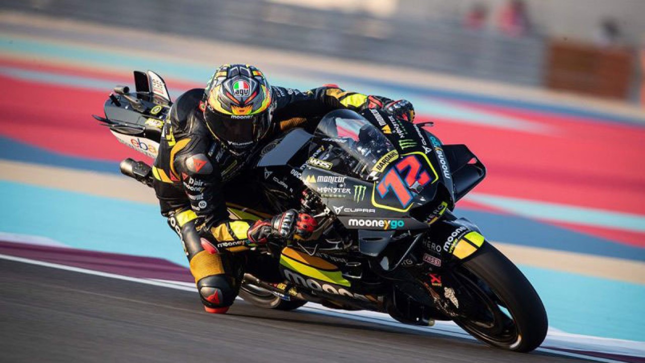 Pembalap Mooney VR46 Racing Team Marco Bezzecchi pada Grand Prix Qatar Airways MotoGP 2023 di Sirkuit Internasional Losail dari 17 hingga 19 November, di Lusail, Qatar. ANTARA/DPPI / Panoramic via Reuters Con/GIGI SOLDANO/pri.