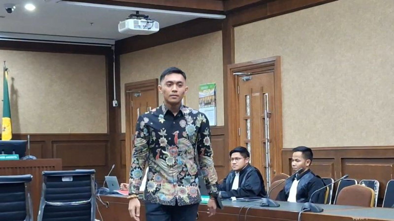 KPK hadirkan Mario Dandy Satrio dalam sidang Rafael Alun Trisambodo di Pengadilan Tipikor Jakarta, Senin (6/11/2023). ANTARA/Fianda Sjofjan Rassat
