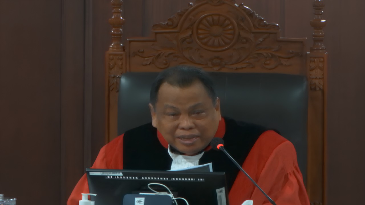 Tangkapan layar - Hakim Mahkamah Konstitusi Arief Hidayat saat sidang pemeriksaan pendahuluan dalam perkara uji formil yang diajukan mantan Wakil Menteri Hukum dan HAM Denny Indrayana dan Guru Besar Hukum Tata Negara Universitas Gadjah Mada Zainal Arifin Mochtar di Ruang Sidang Lantai 4, Gedung I MK, Jakarta, Selasa (28/11/2023). (ANTARA/Fath Putra Mulya)