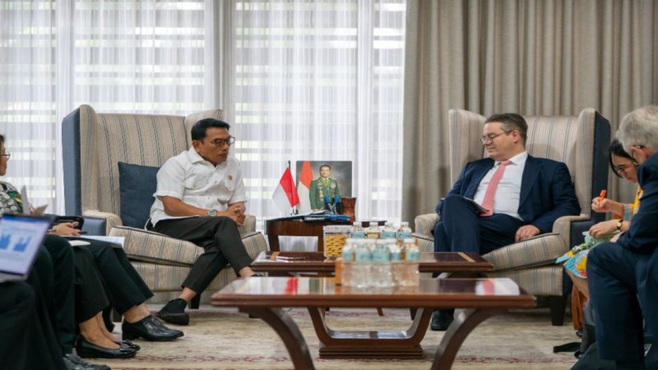 Kepala Staf Kepresidenan Moeldoko bertemu Menteri Negara Republik Federal Jerman Tobias Lindner di Jakarta pada Rabu (8/11/2023). (ANTARA/HO-Kantor Staf Presiden)