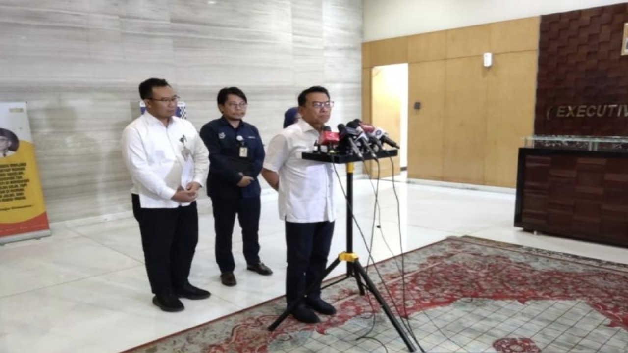 Kepala Staf Kepresidenan Moeldoko saat menyampaikan keterangan di Gedung Kantor Staf Kepresidenan, Jakarta, Kamis (9/11/2023). (ANTARA/Andi Firdaus)