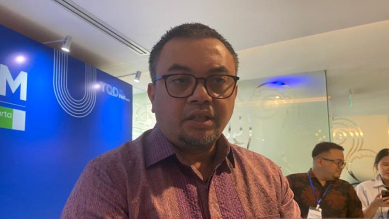 Direktur Pengembangan Bisnis PT MRT Jakarta (Perseroda) Farchad Mahfud saat memberikan keterangan kepada wartawan, Jakarta, Selasa (31/10/2023). ANTARA/Luthfia Miranda Putri