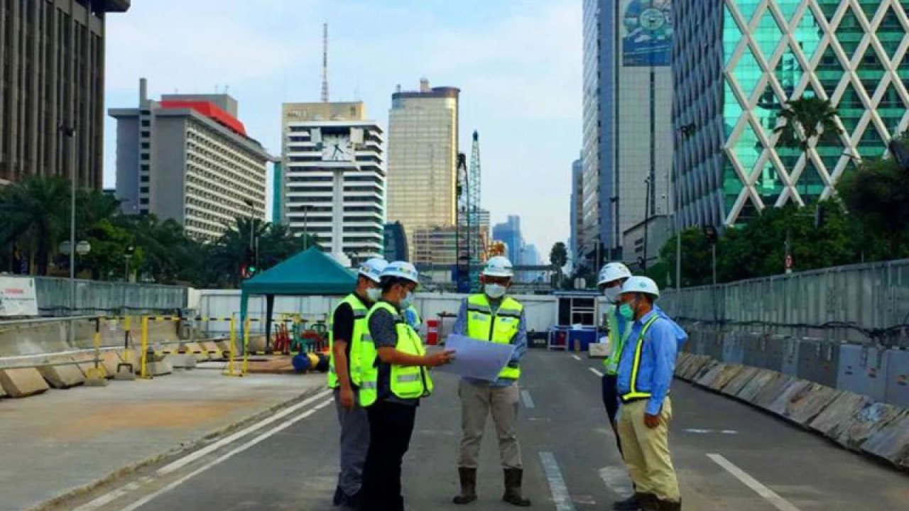 Arsip foto - area proyek Stasiun MRT Thamrin Fase 2 di Jakarta, Jumat (28/5/2021). ANTARA/Mentari Dwi Gayati/aa.