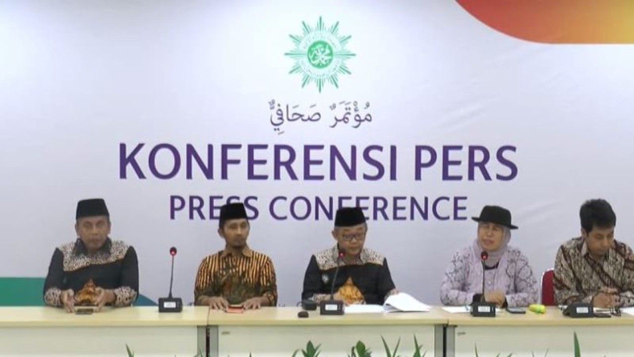 Tangkapan layar konferensi pers PP Muhammadiyah menjelang milad ke-111 Muhammadiyah yang diikuti secara daring di Jakarta, Kamis (16/11/2023). (ANTARA/ Zubi Mahrofi)