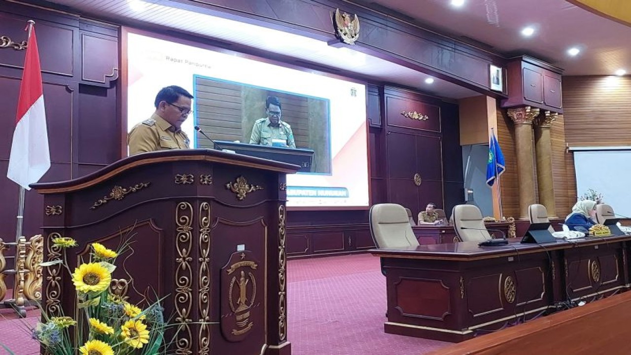 Ilustrasi - Wakil Bupati Nunukan Hanafiah menyampaikan jawaban terhadap pandangan fraksi DPRD Nunukan terkait raperda tentang fasilitas atau insentif kemudahan berinvestasi di kabupaten di Nunukan, Senin (13/11/2023). (ANTARA/HO-Dokpim Nunukan)