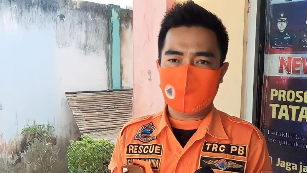 Manager Pusdalops BPBD OKU Gunalfi. (ANTARA/Edo Purmana/23)