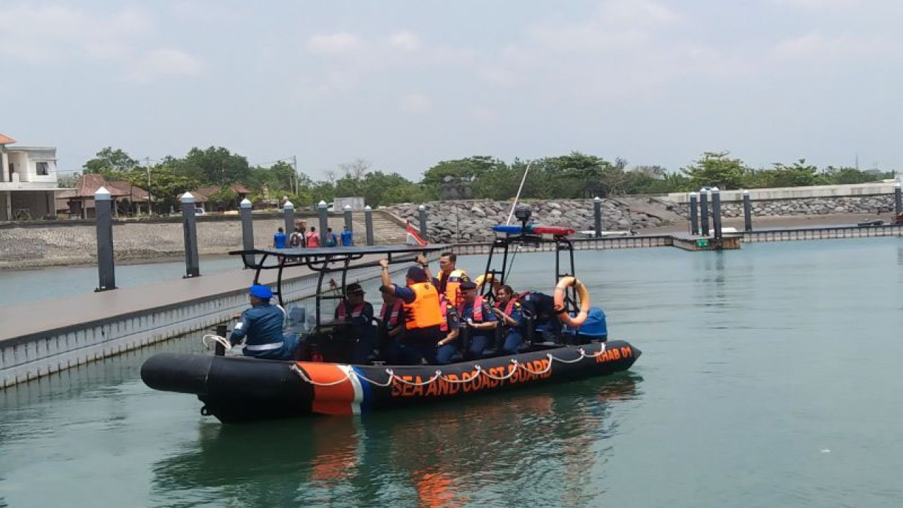 Dikrektorat KPLP Kementerian Perhubungan menyerahkan kapal patroli untuk Pelabuhan Sanur, Denpasar, Kamis (9/11/2023). ANTARA/Dewa Ketut Sudiarta Wiguna