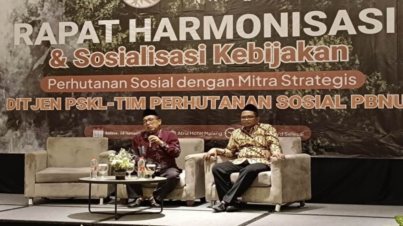 Sejumlah narasumber dalam Rapat Harmonisasi dan Sosialisasi Kebijakan Perhutanan Sosial dengan Mtira Strategis digelar di Kota Malang, Jawa Timur, Selasa (28/11/2023). (ANTARA/HO-Tim Media Perhutanan Sosial PBNU)