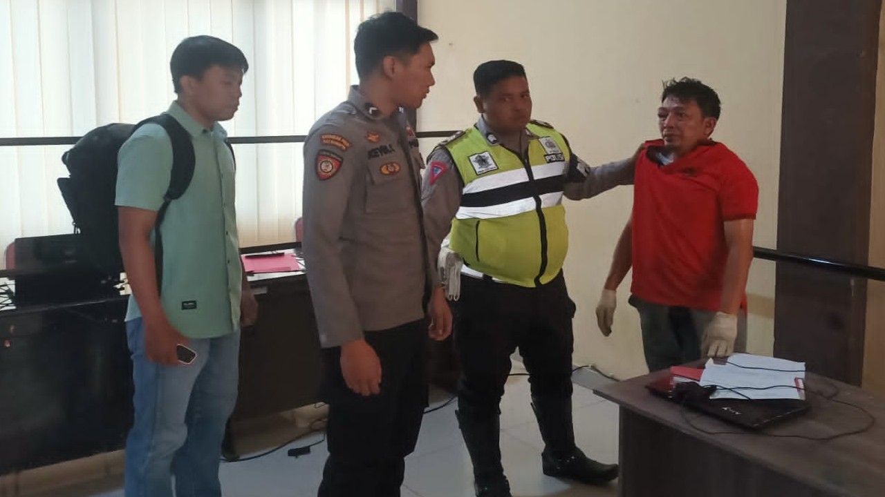 Sempat di tahan di kantor kepolisian, perampok toko emas ini akhirnya dibebaskan setelah terjadi perdamaian.