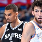 Pemain debutan NBA dari San Antonio Spurs Victor Wembanyama dan pemain Oklahoma City Thunder Chet Holmgren. ANTARA/HO-NBA-1699339011